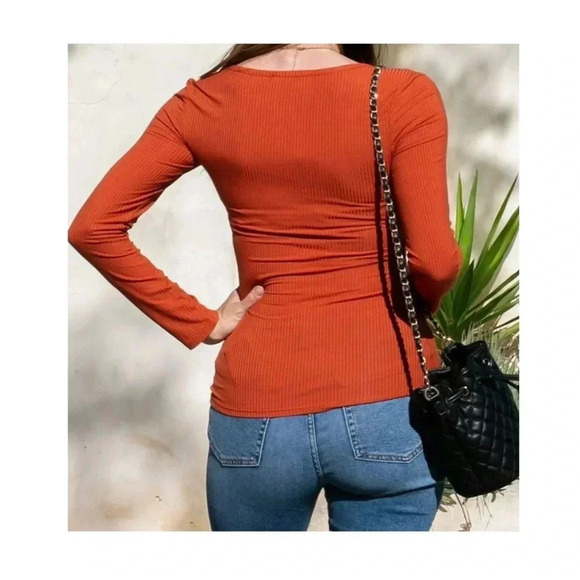 🆕Clay Fitted Ribbed Botton-Front Rust Tee L🆕 - Picture 2 of 5